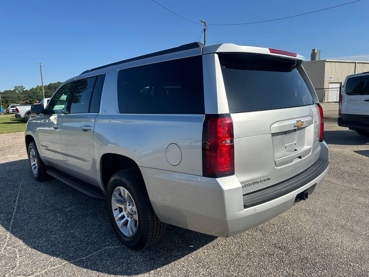 Used 2018 Chevrolet Suburban LT AWD/4WD image 15