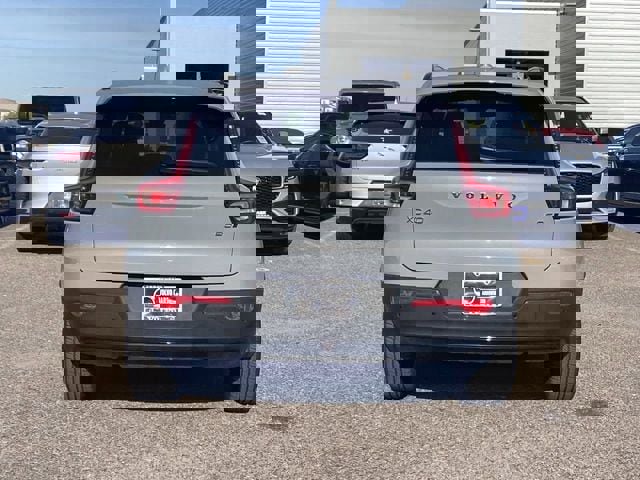 Certified 2025 Volvo XC40 B5 Plus w/ Protection Package Premier image 8