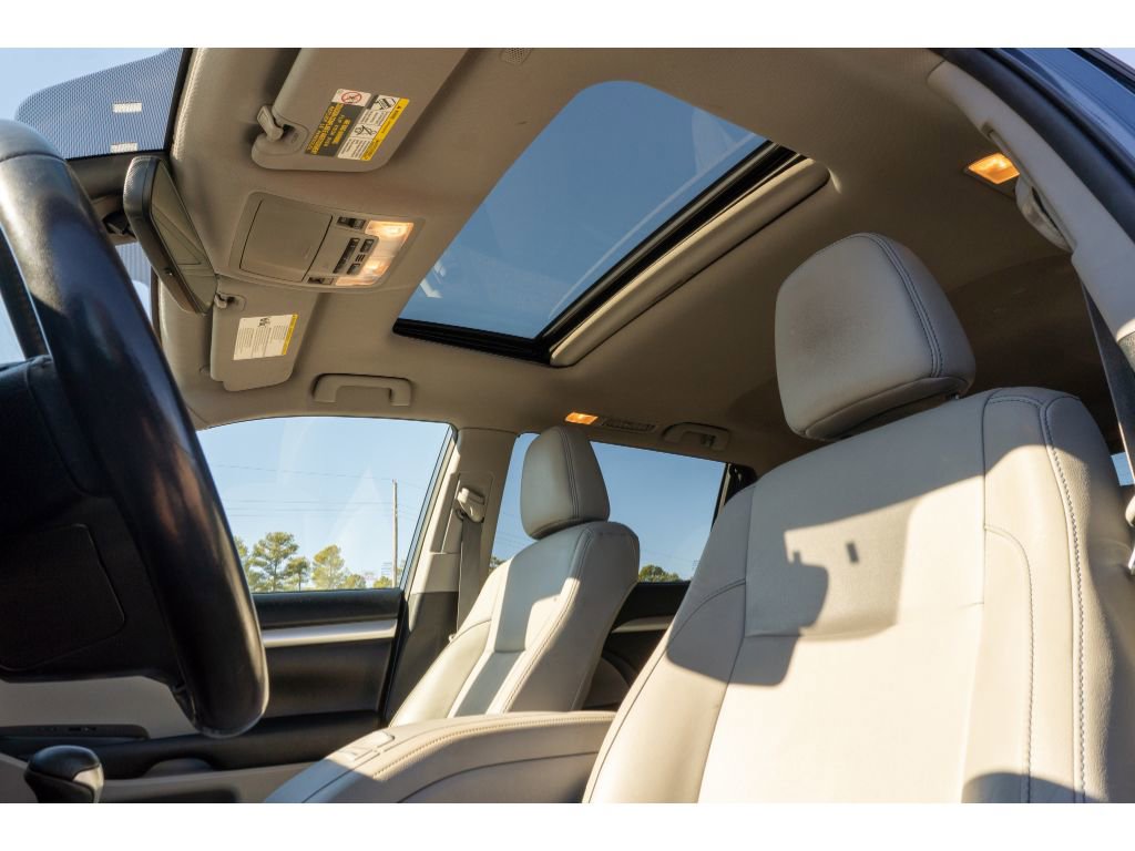 Used 2019 Toyota Highlander XLE image 12