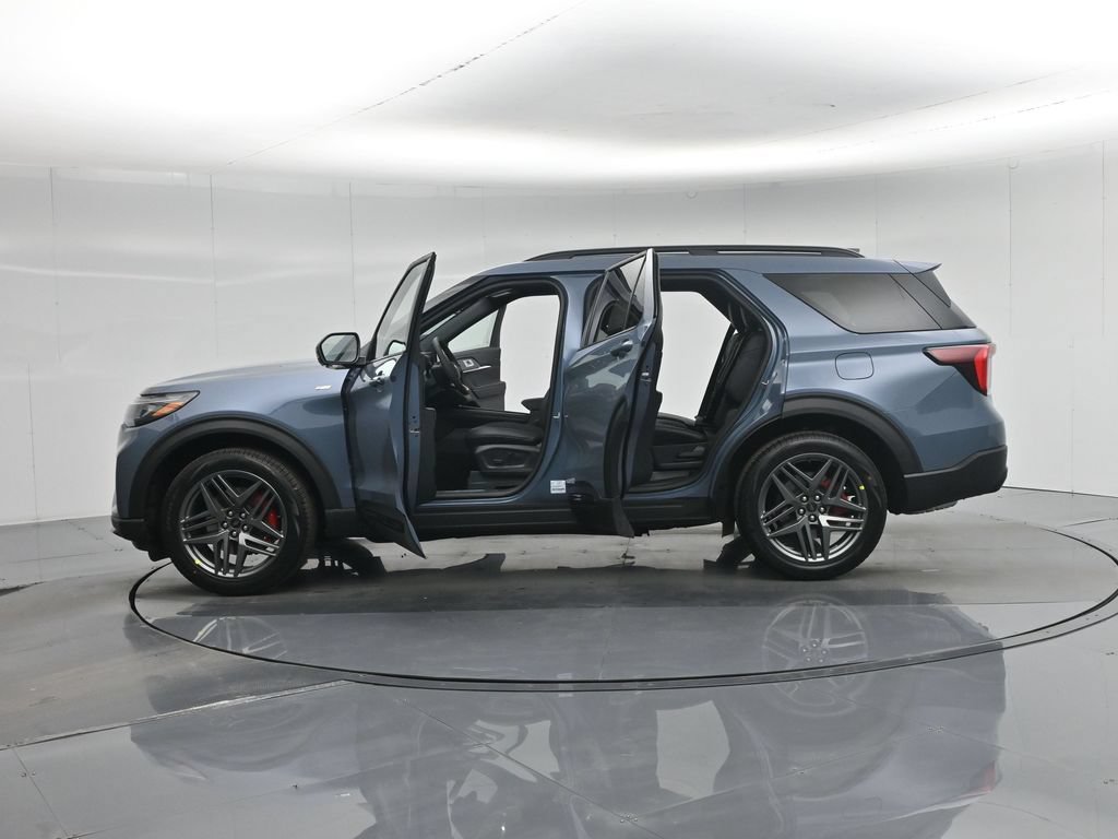 New 2026 Ford Explorer ST-Line w/ ST-Line Street Pack AWD/4WD image 4