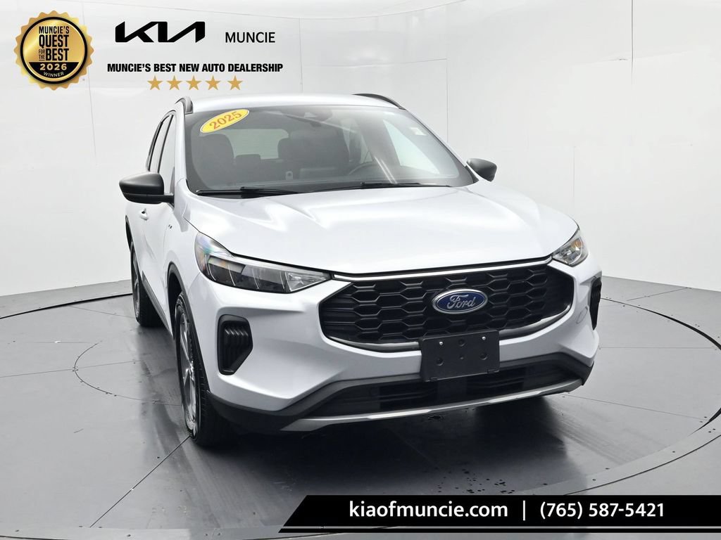 Used 2025 Ford Escape ST-Line FWD image 2