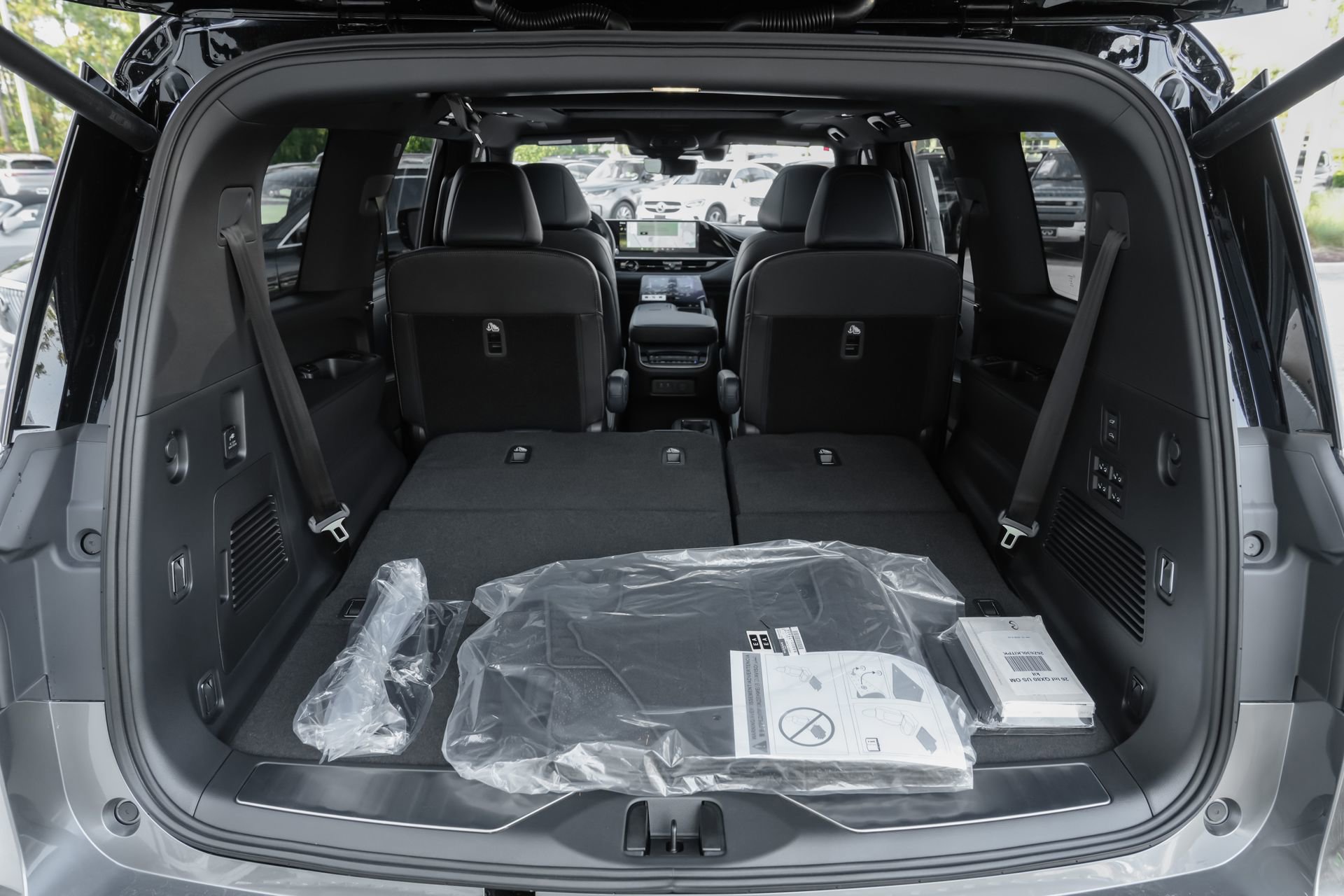 New 2026 INFINITI QX80 4WD w/ Sport Exterior Package image 32