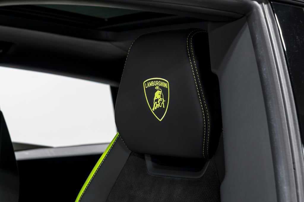 Used 2022 Lamborghini Urus AWD/4WD image 22