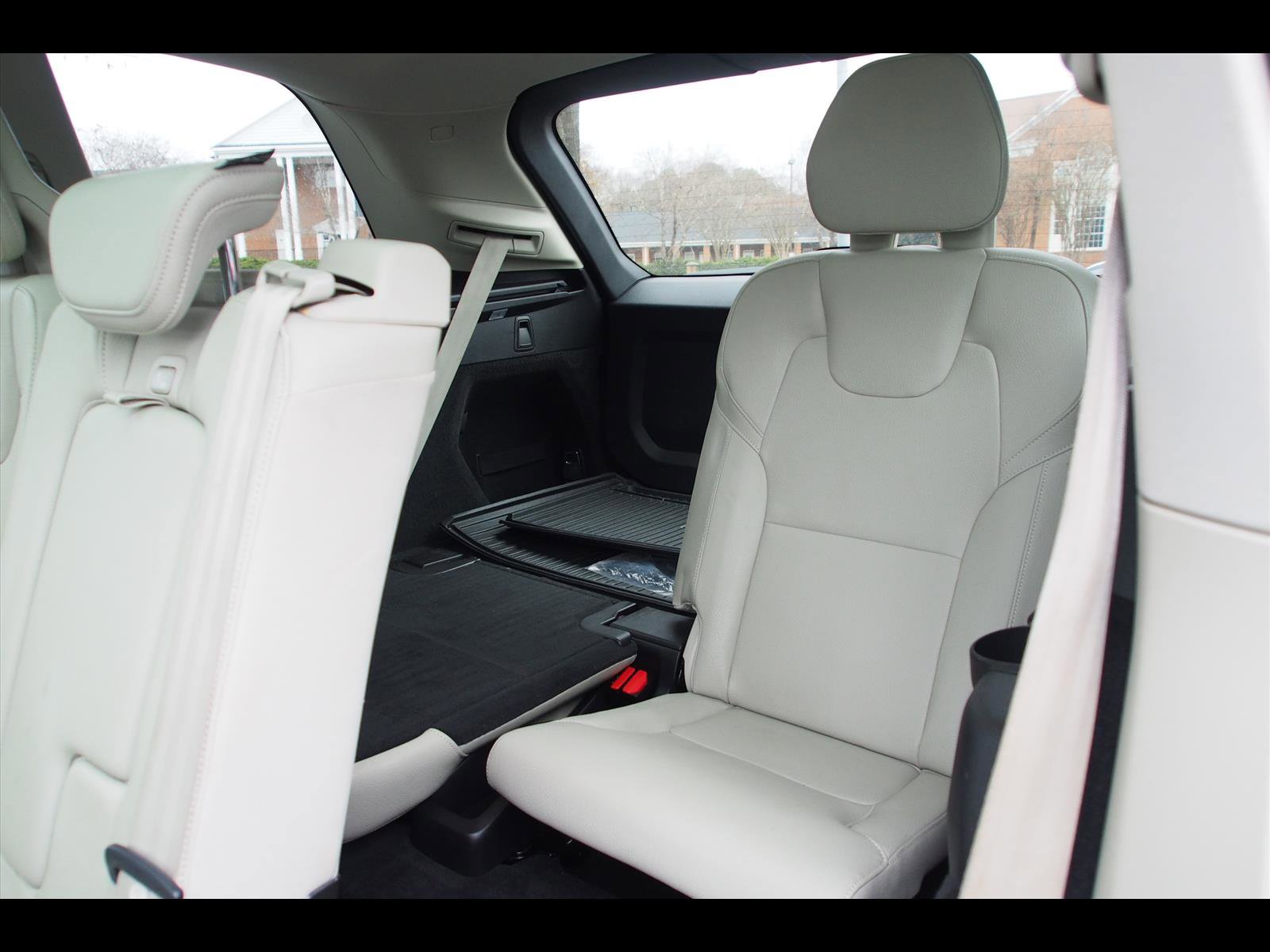 Used 2021 Volvo XC90 T5 Momentum w/ Climate Package image 21