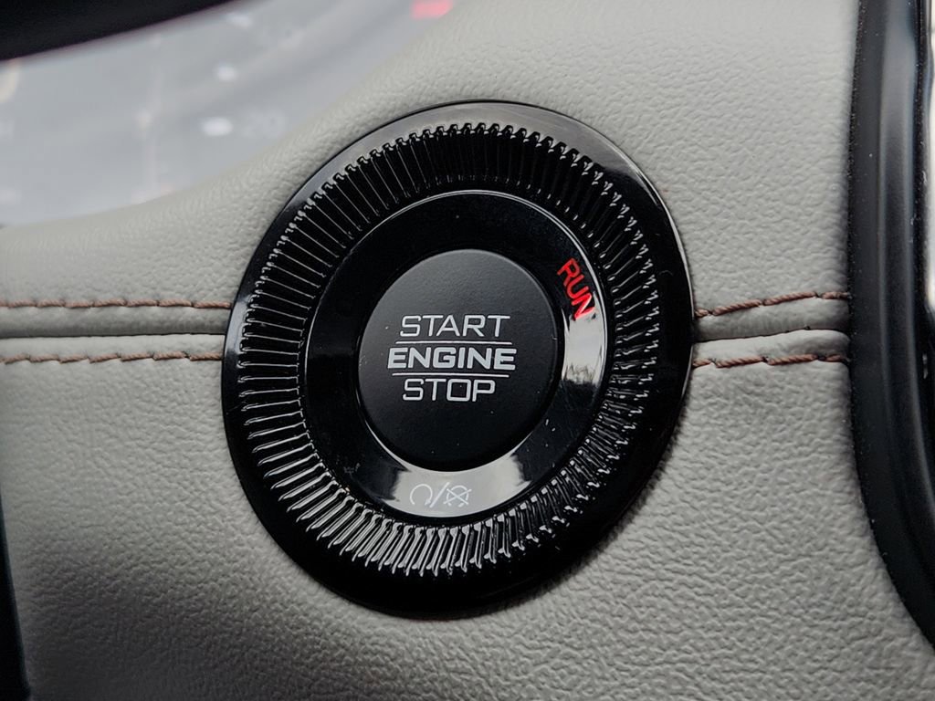 Used 2025 Jeep Compass Limited image 28