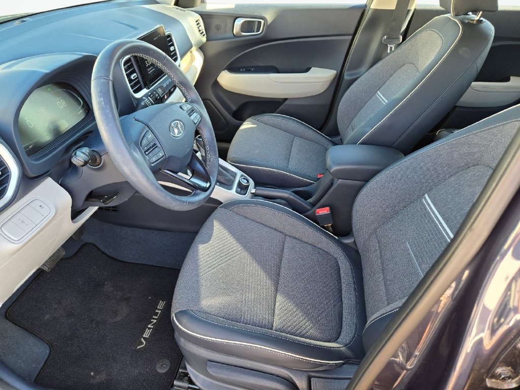 Certified 2024 Hyundai Venue Limited FWD image 15