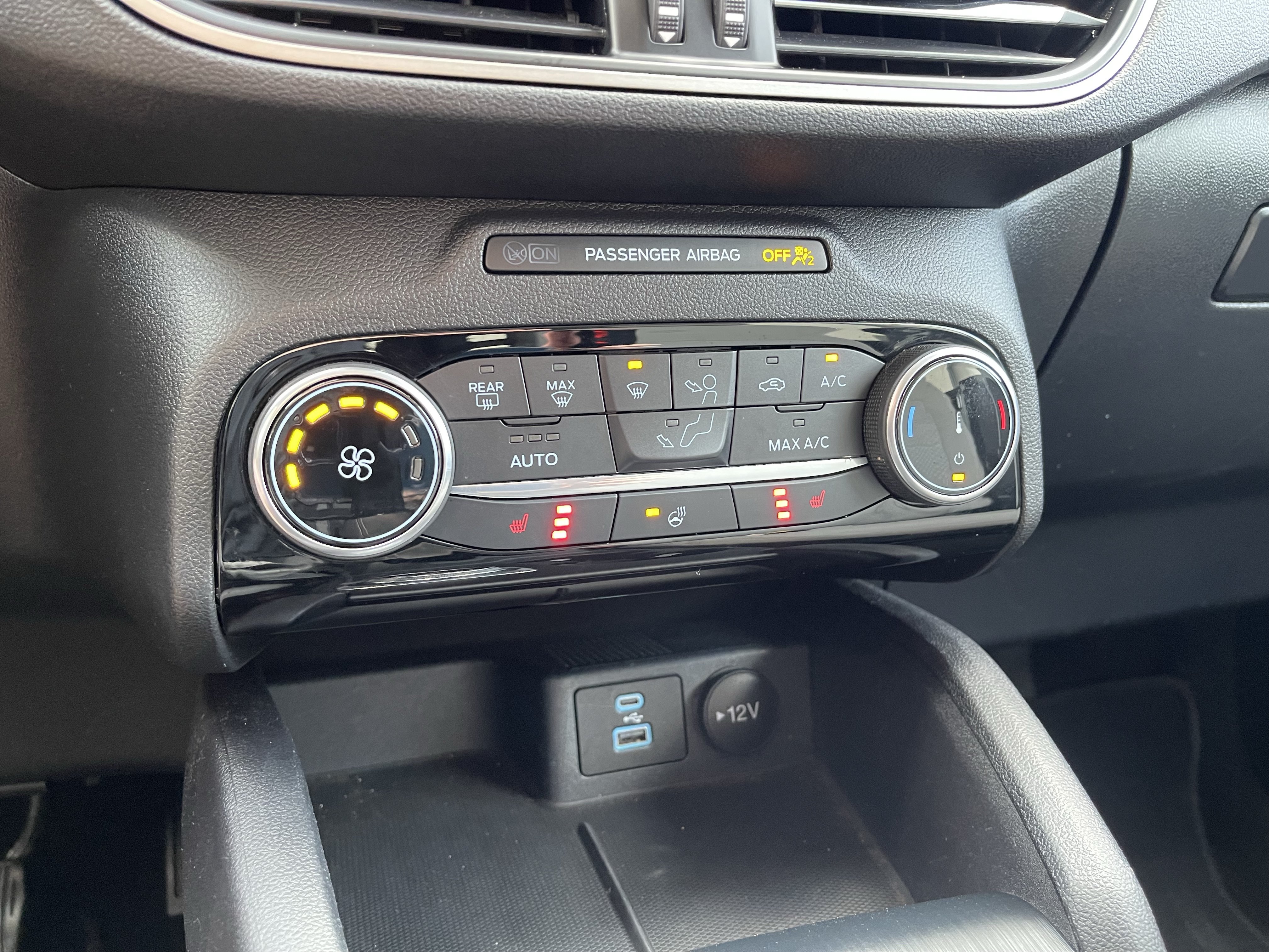 Used 2022 Ford Escape SE w/ Cold Weather Package AWD/4WD image 18