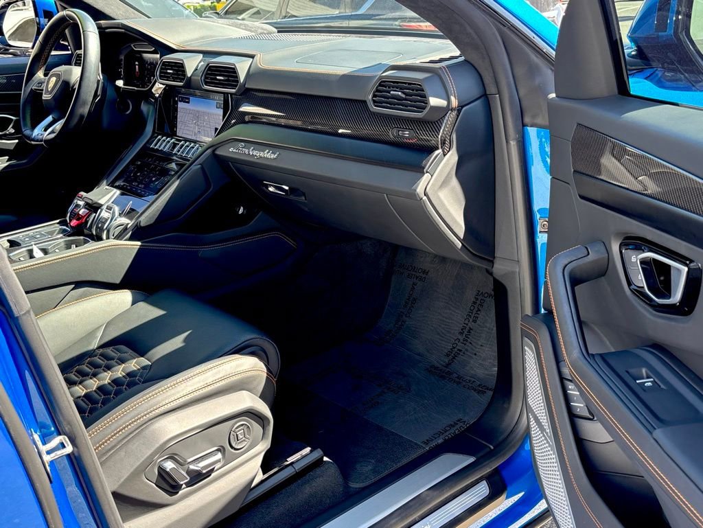 Used 2022 Lamborghini Urus AWD/4WD image 45