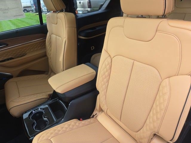 New 2027 Jeep Grand Cherokee L Summit AWD/4WD image 21