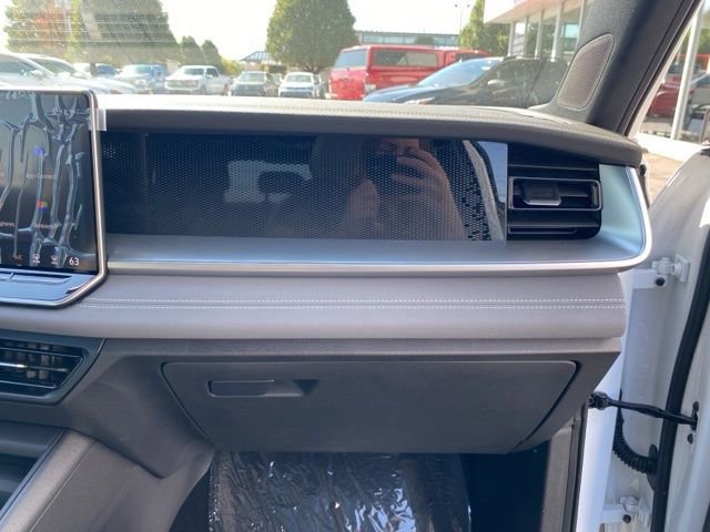 New 2025 Volkswagen Tiguan SE R-Line image 45