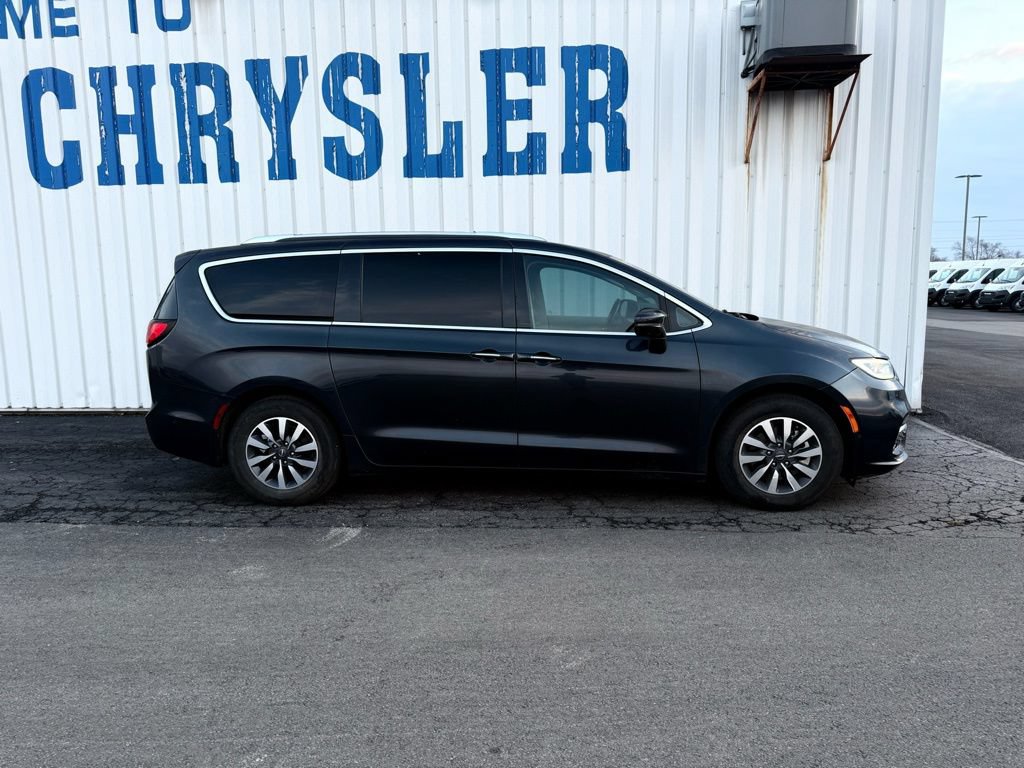 Used 2021 Chrysler Pacifica Touring-L FWD image 9