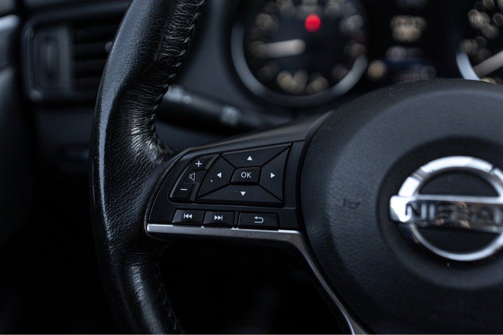 Used 2018 Nissan Rogue SV image 11