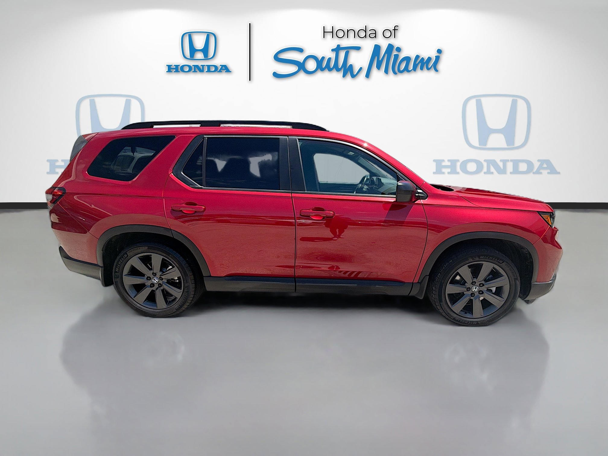 Certified 2024 Honda Pilot Sport image 8