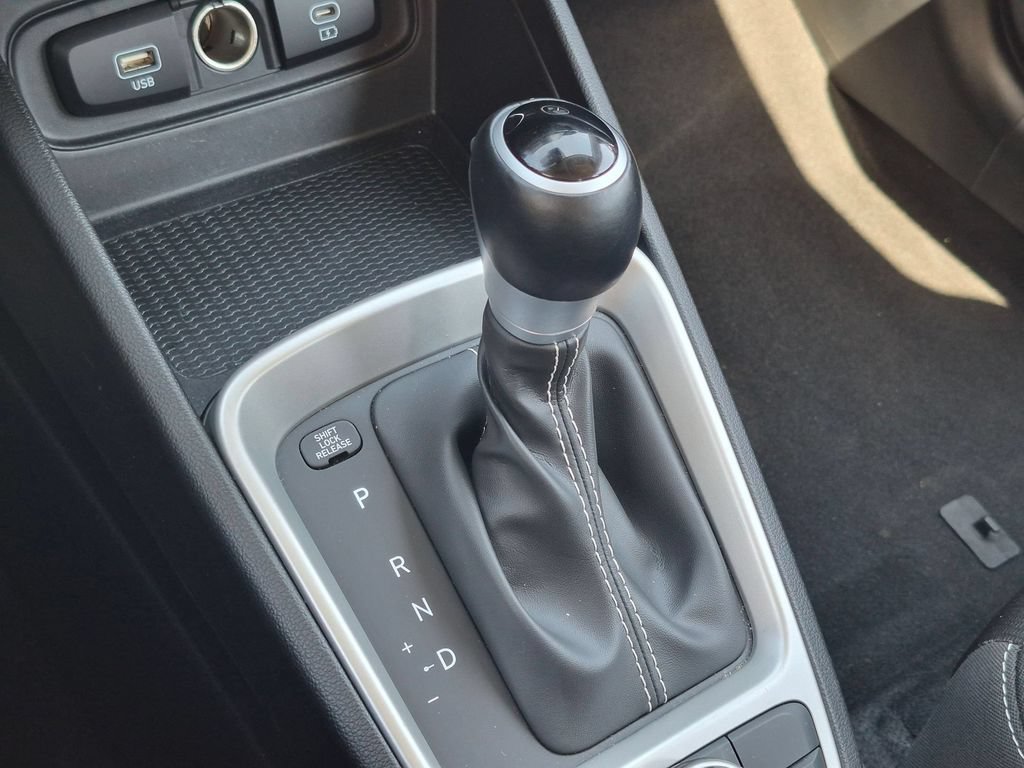 Used 2025 Hyundai Venue SEL FWD image 19