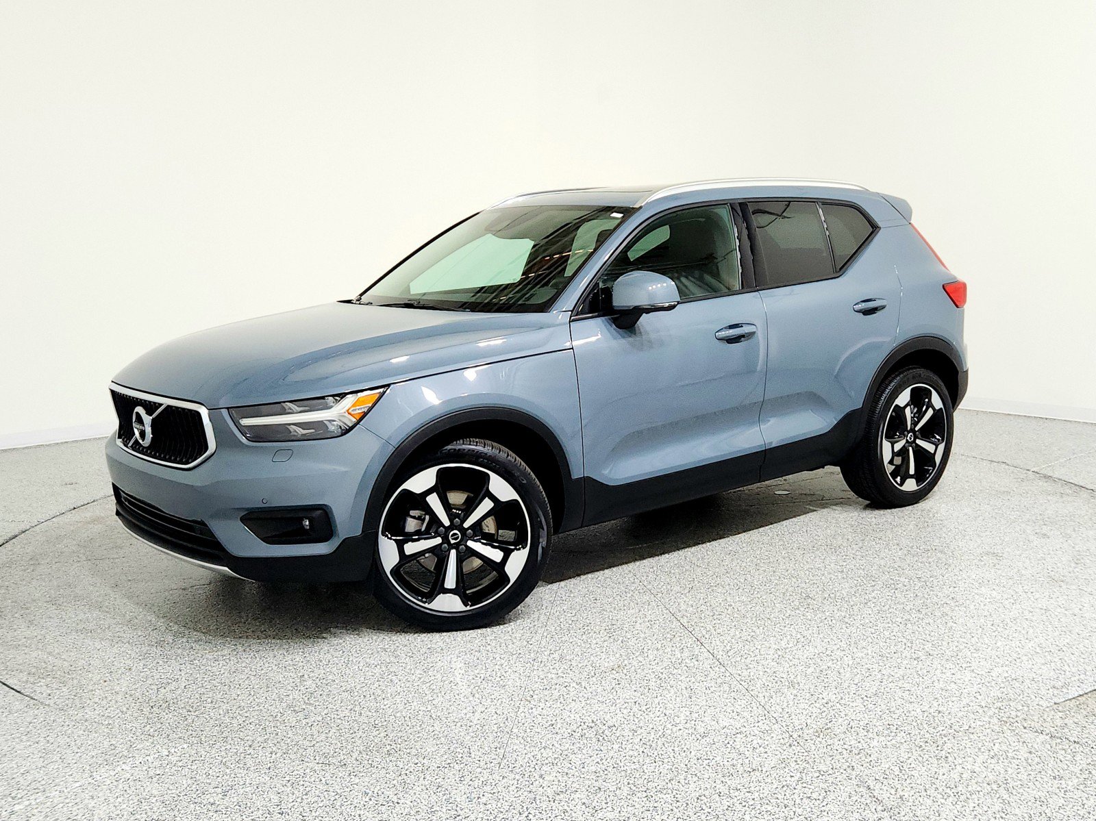 Used 2021 Volvo XC40 T5 Momentum