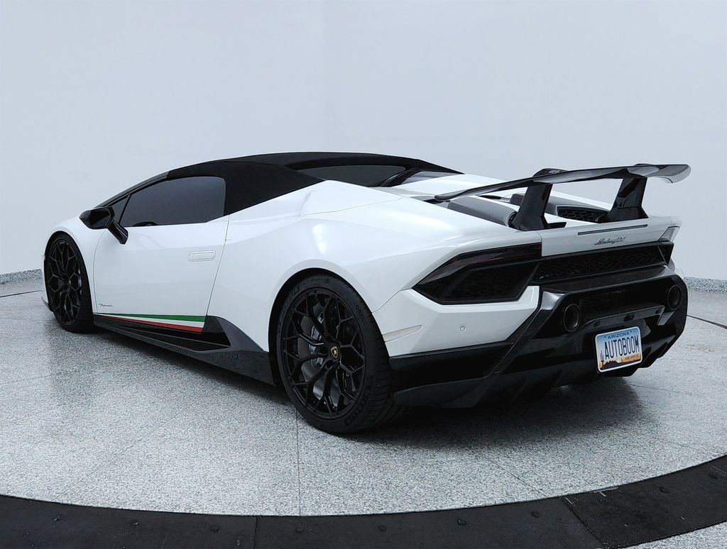 Used 2019 Lamborghini Huracan Performante image 3