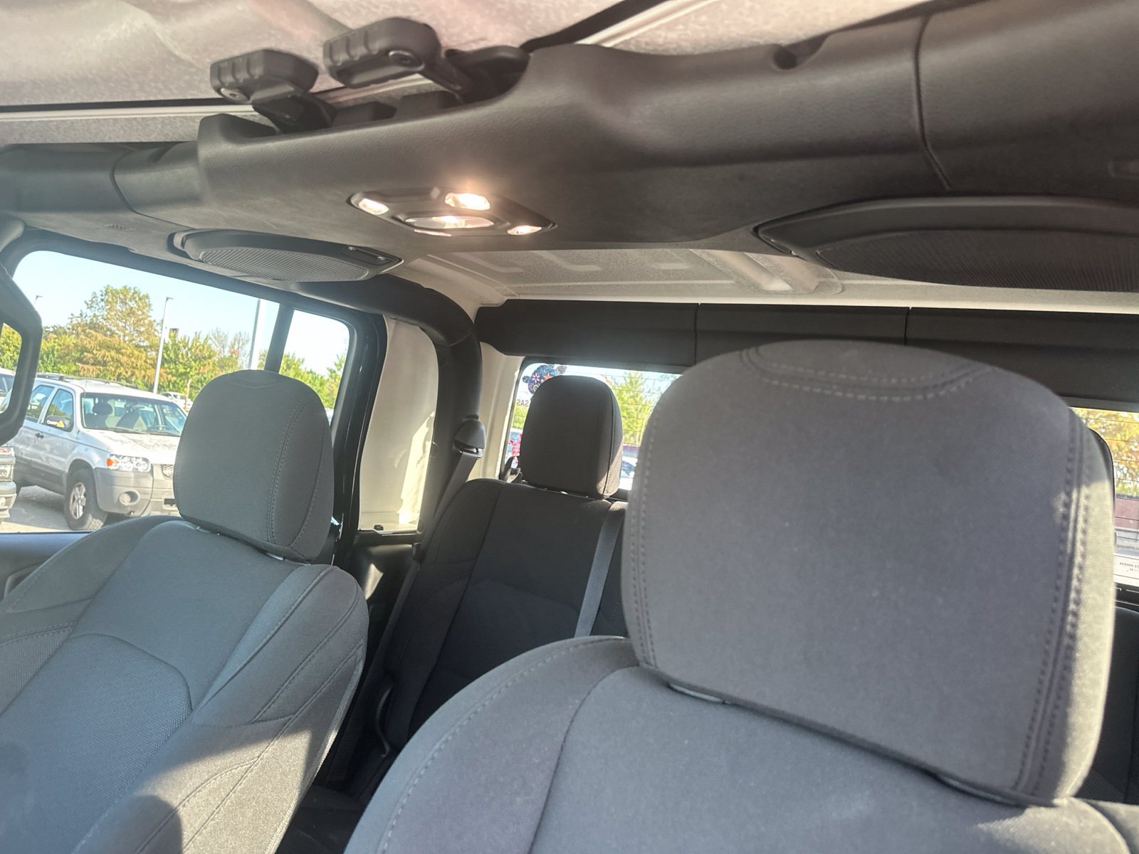 Used 2023 Jeep Gladiator Sport AWD/4WD image 14