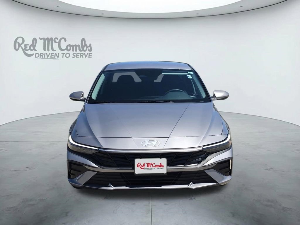 Used 2025 Hyundai Elantra SE image 8