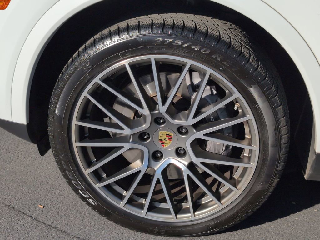 Used 2023 Porsche Cayenne Platinum Edition image 9