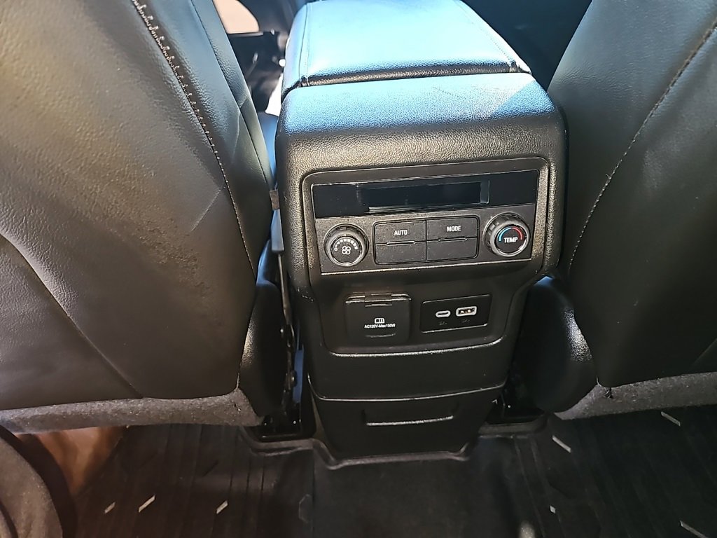 Used 2023 GMC Acadia SLT w/ Elevation Edition image 23