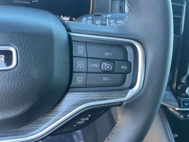 Used 2024 Jeep Wagoneer L Series II w/ Flexible Seating Group image 21