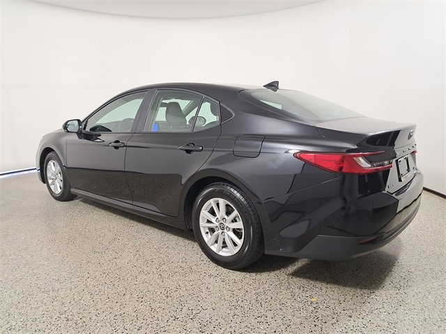 Used 2025 Toyota Camry LE image 7