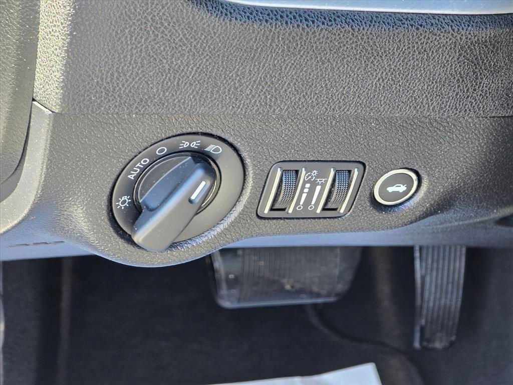 Used 2022 Dodge Charger SXT RWD image 8