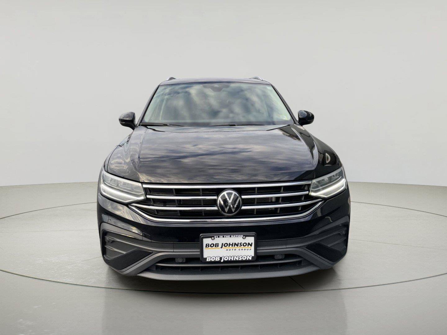 Used 2024 Volkswagen Tiguan SE AWD/4WD image 2