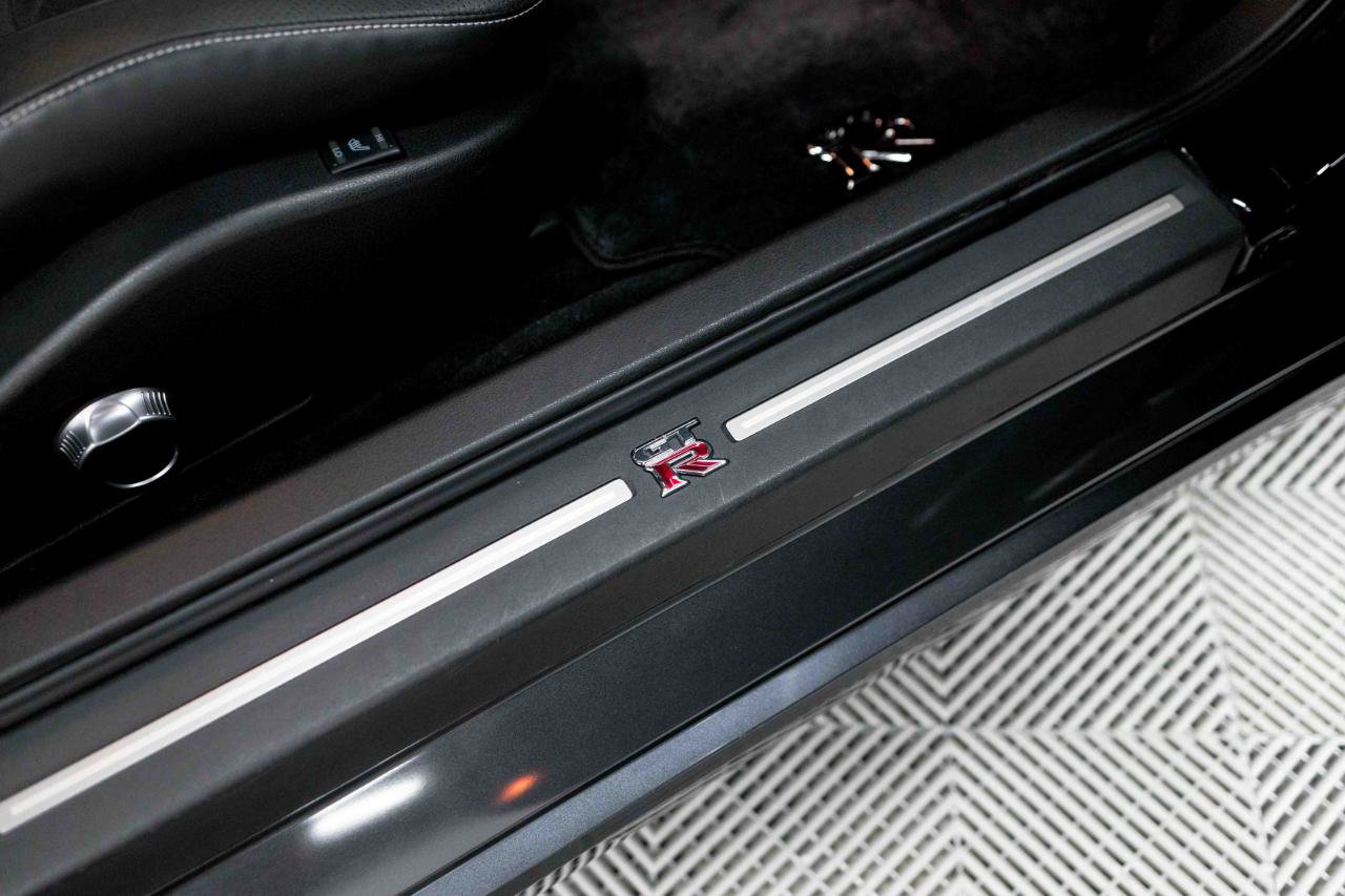 Used 2015 Nissan GT-R Premium AWD/4WD image 62