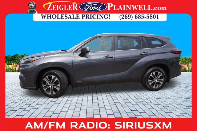 Used 2023 Toyota Highlander XLE image 2