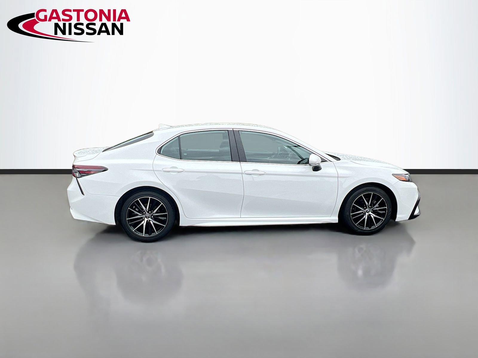 Used 2023 Toyota Camry SE image 10