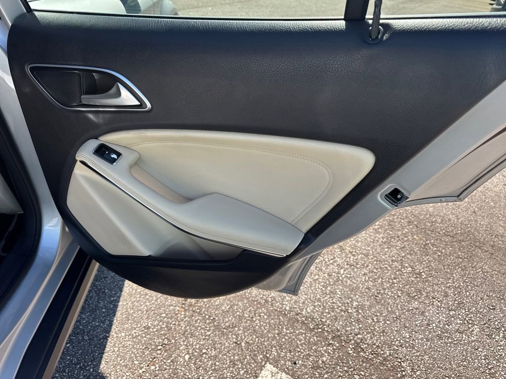 Used 2018 Mercedes-Benz GLA 250 image 16
