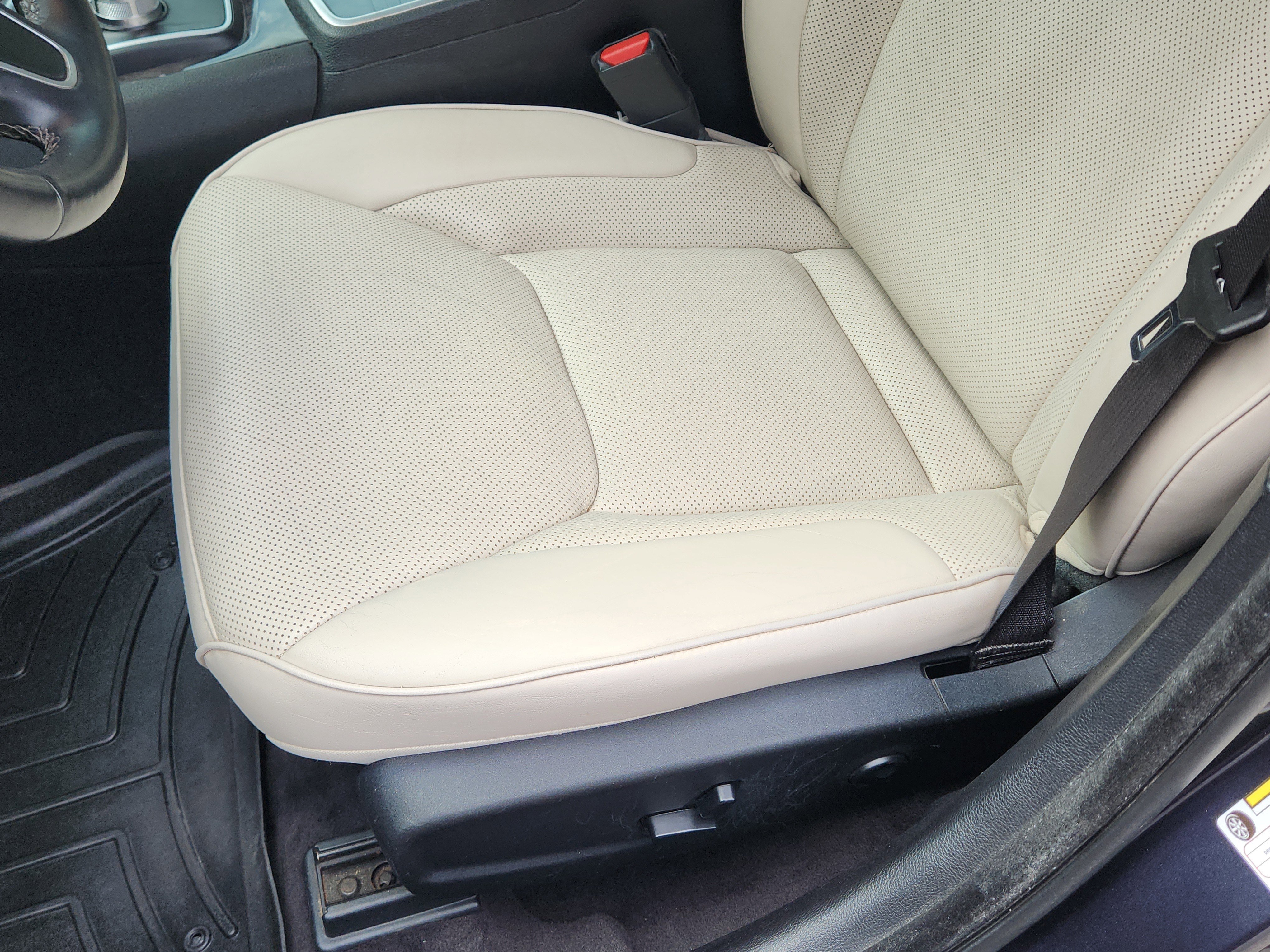 Used 2018 Chrysler 300 Limited image 7