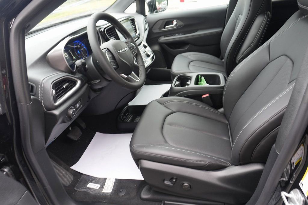 New 2026 Chrysler Pacifica Select image 11