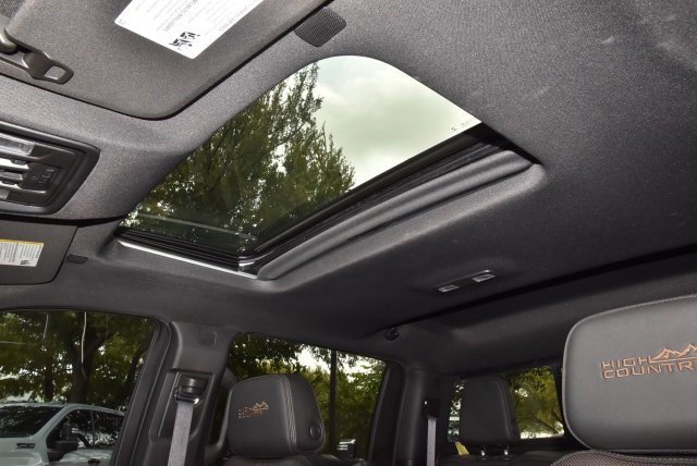 Used 2022 Chevrolet Silverado 1500 High Country w/ High Country Premium Package AWD/4WD image 33
