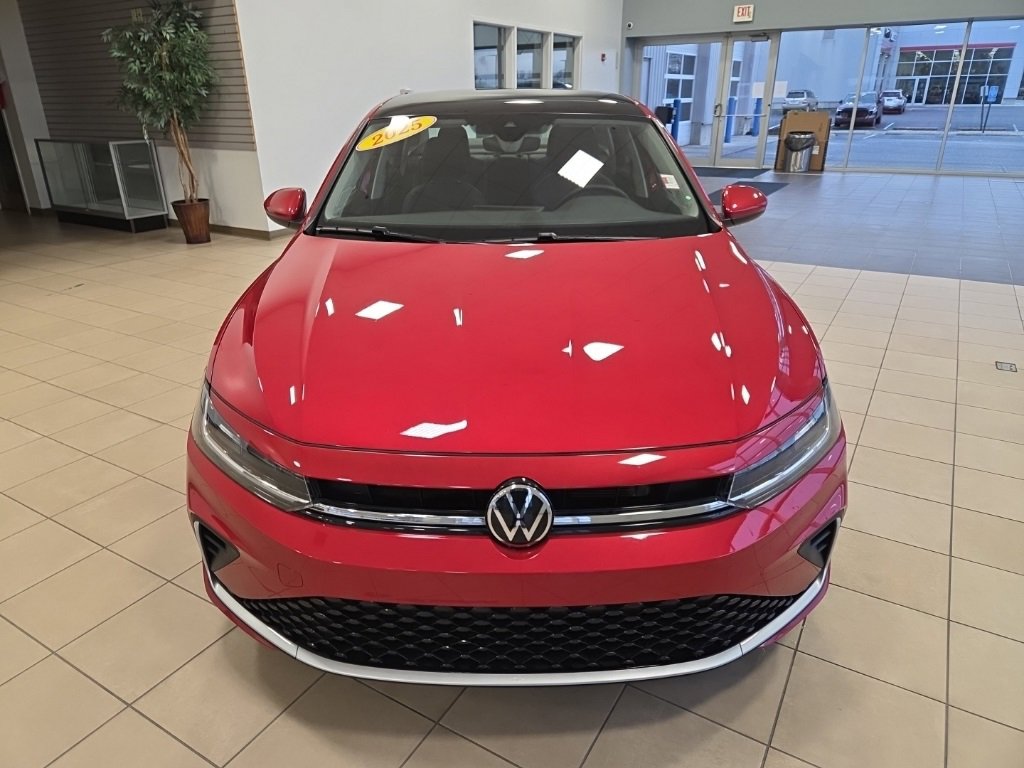 Used 2025 Volkswagen Jetta SE w/ Sunroof Package image 4