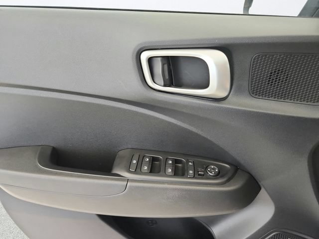 Used 2025 Hyundai Venue SEL FWD image 20