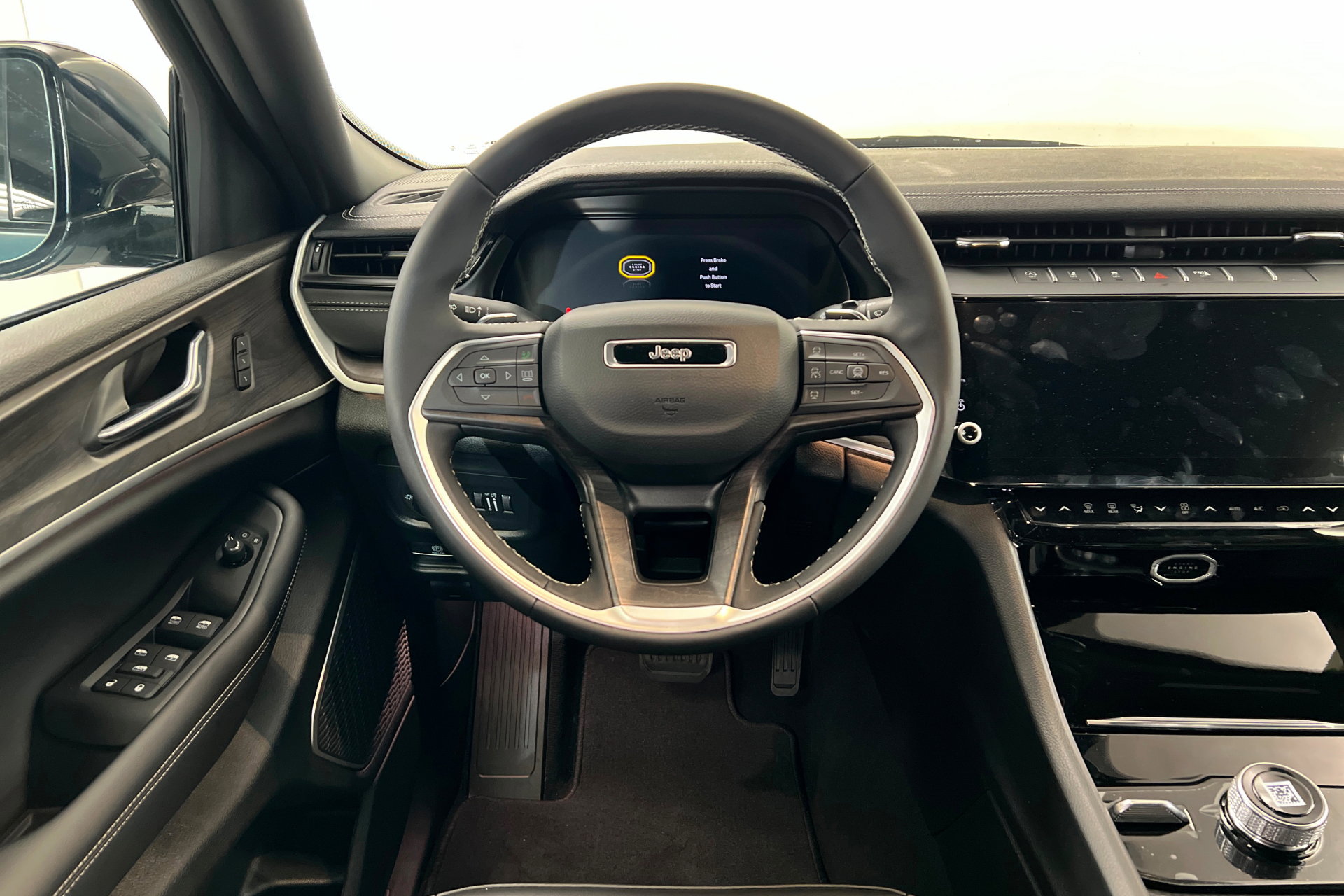 New 2026 Jeep Grand Cherokee L Limited w/ Limited Altitude Package AWD/4WD image 12