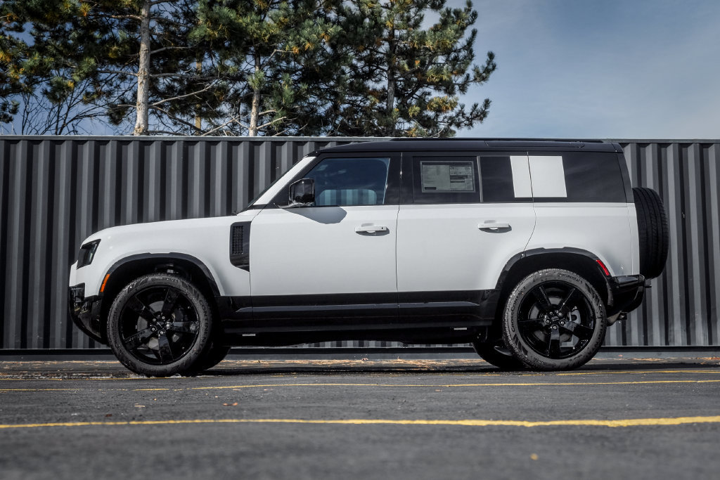 New 2026 Land Rover Defender 110 X-Dynamic SE AWD/4WD image 3