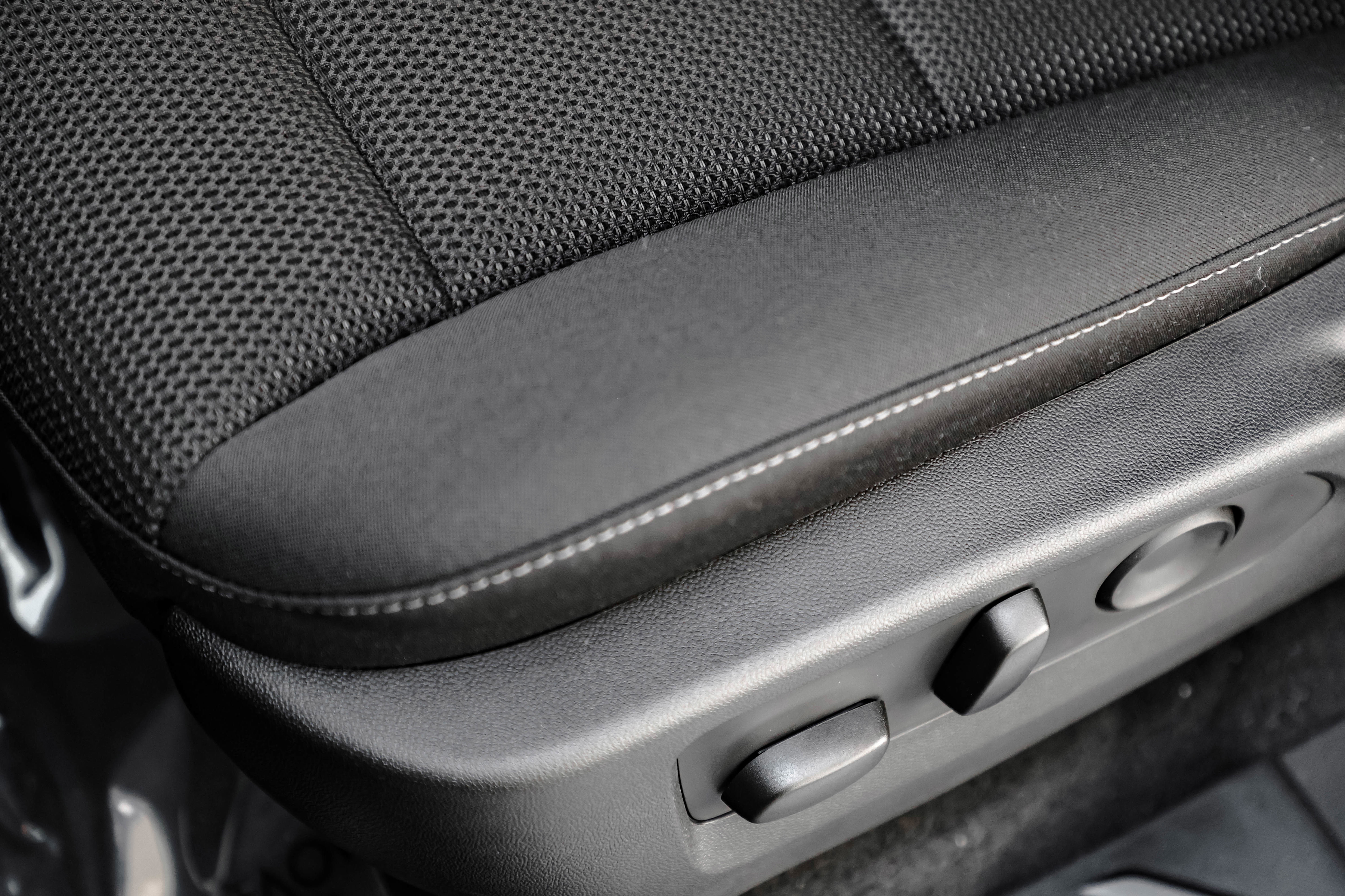 New 2026 GMC Canyon Elevation w/ Convenience Package image 15