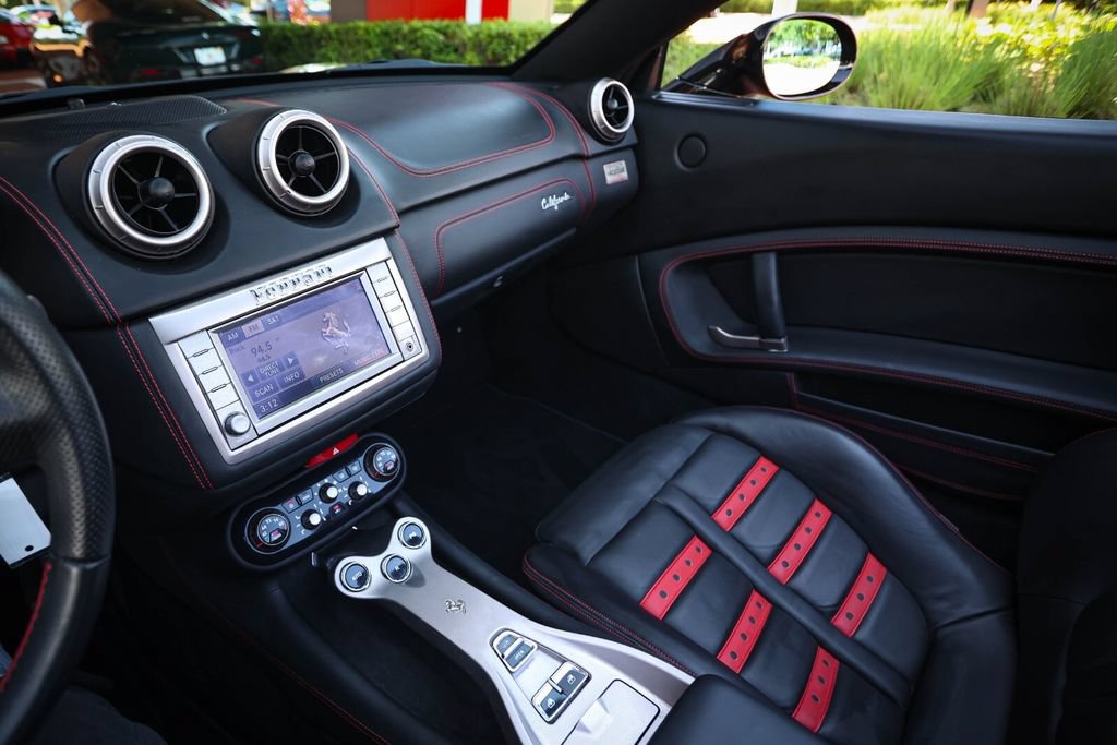 Used 2011 Ferrari California RWD image 34