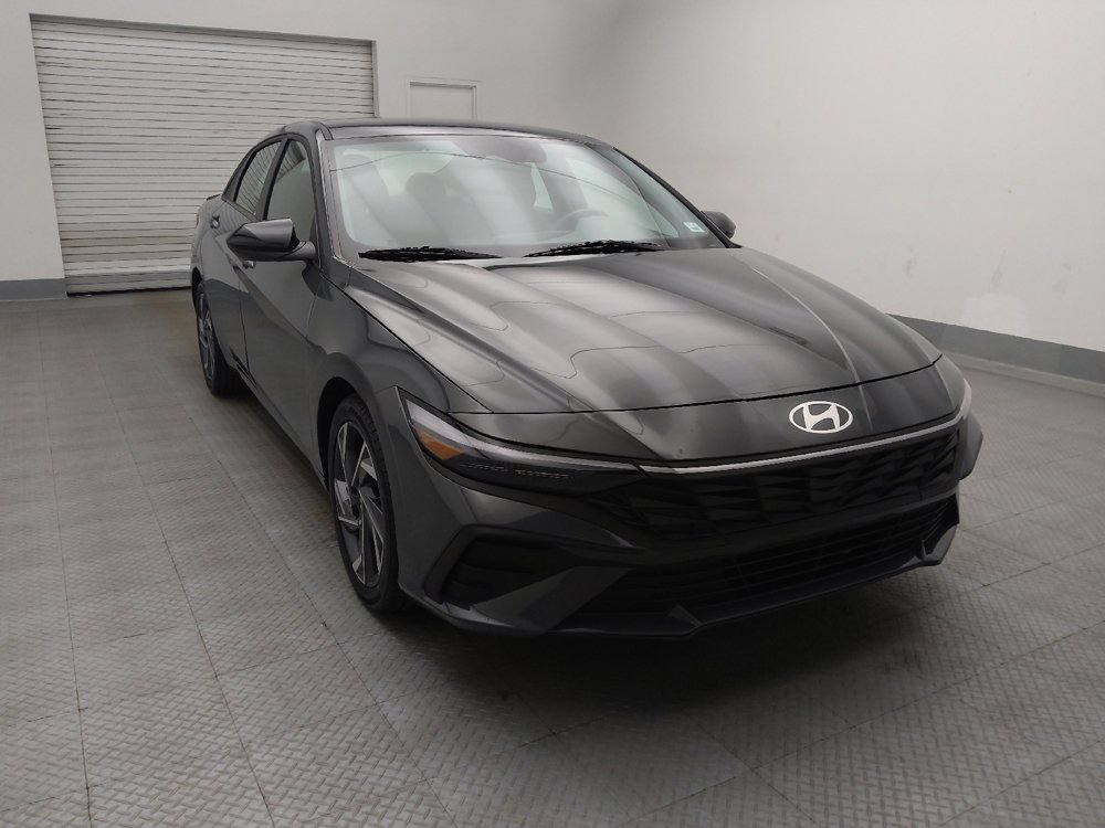 Used 2025 Hyundai Elantra Sport FWD image 14