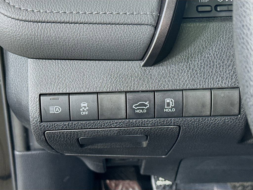 Used 2022 Toyota Camry LE image 21