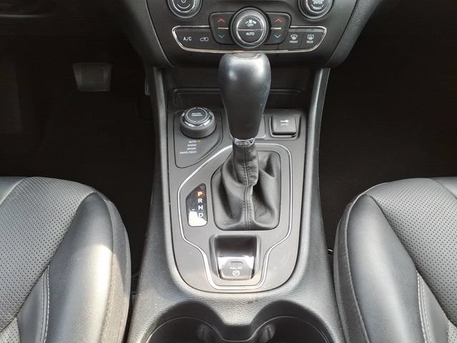 Certified 2022 Jeep Cherokee Latitude Lux w/ Sun & Sound Group AWD/4WD image 26