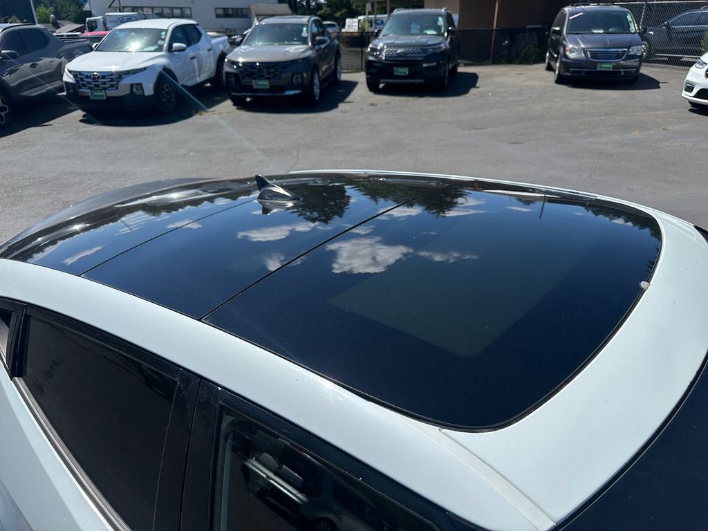 Used 2013 Hyundai Veloster w/ Style Pkg FWD image 27