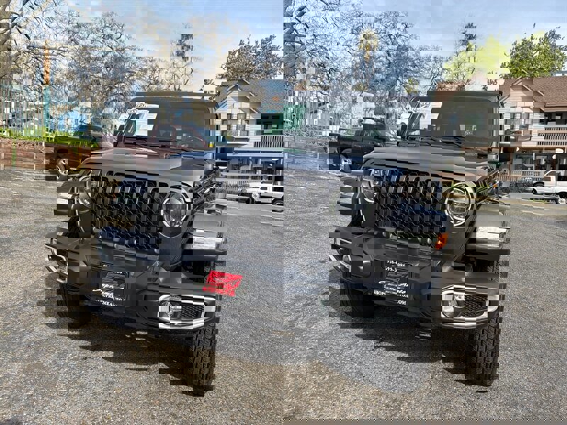 Used 2022 Jeep Gladiator Sport image 4