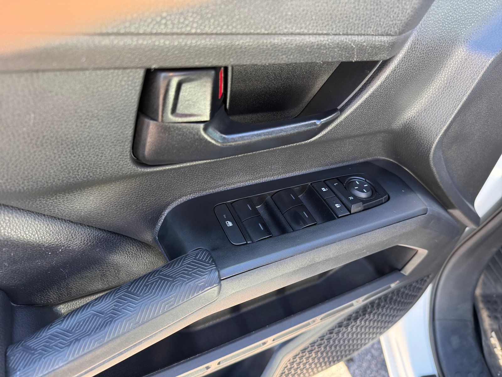Used 2024 Toyota Tacoma SR5 AWD/4WD image 17