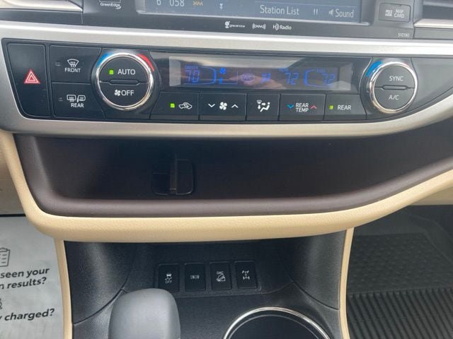Used 2017 Toyota Highlander Limited AWD/4WD image 39