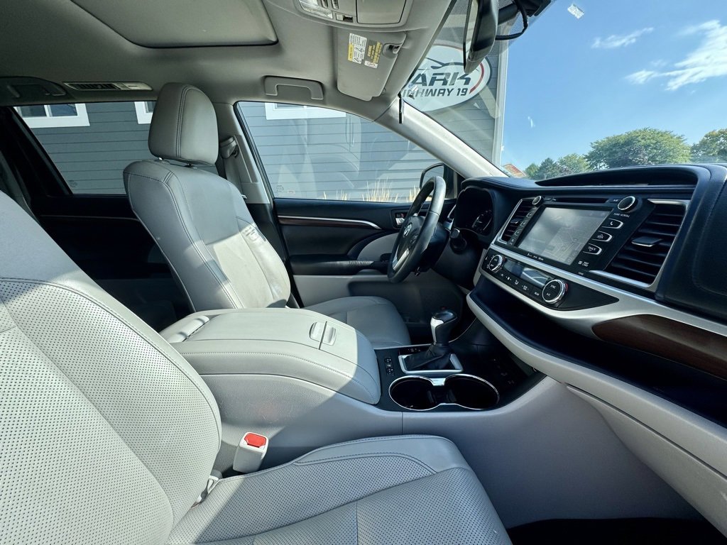 Used 2016 Toyota Highlander Limited image 24