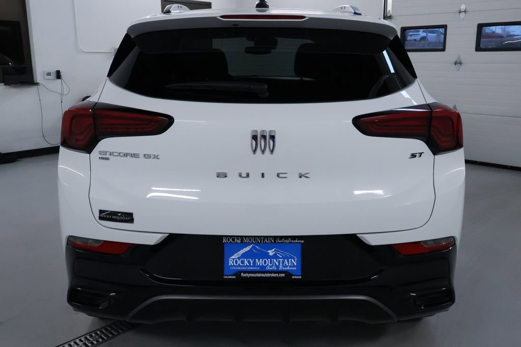 Used 2024 Buick Encore GX Sport Touring AWD/4WD image 6